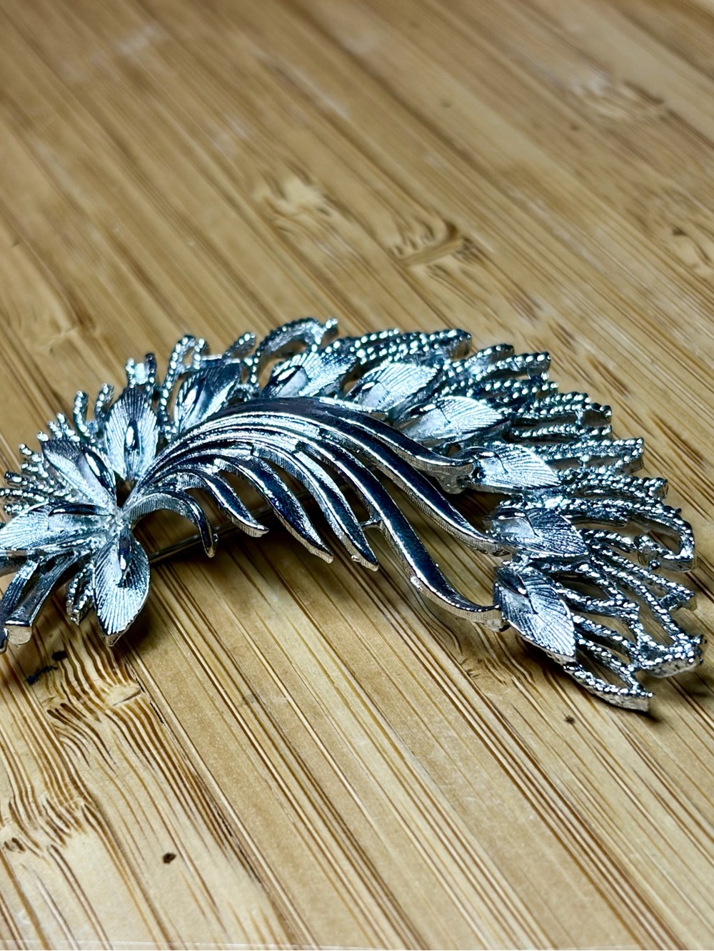 142 Vintage Lisner Feather
Brooch